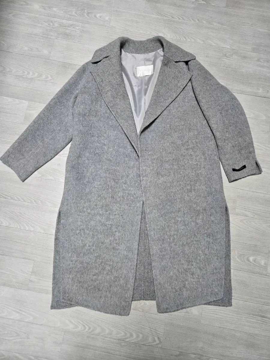 STABLE. Handmade wool coat. Women's F gray. Almost new