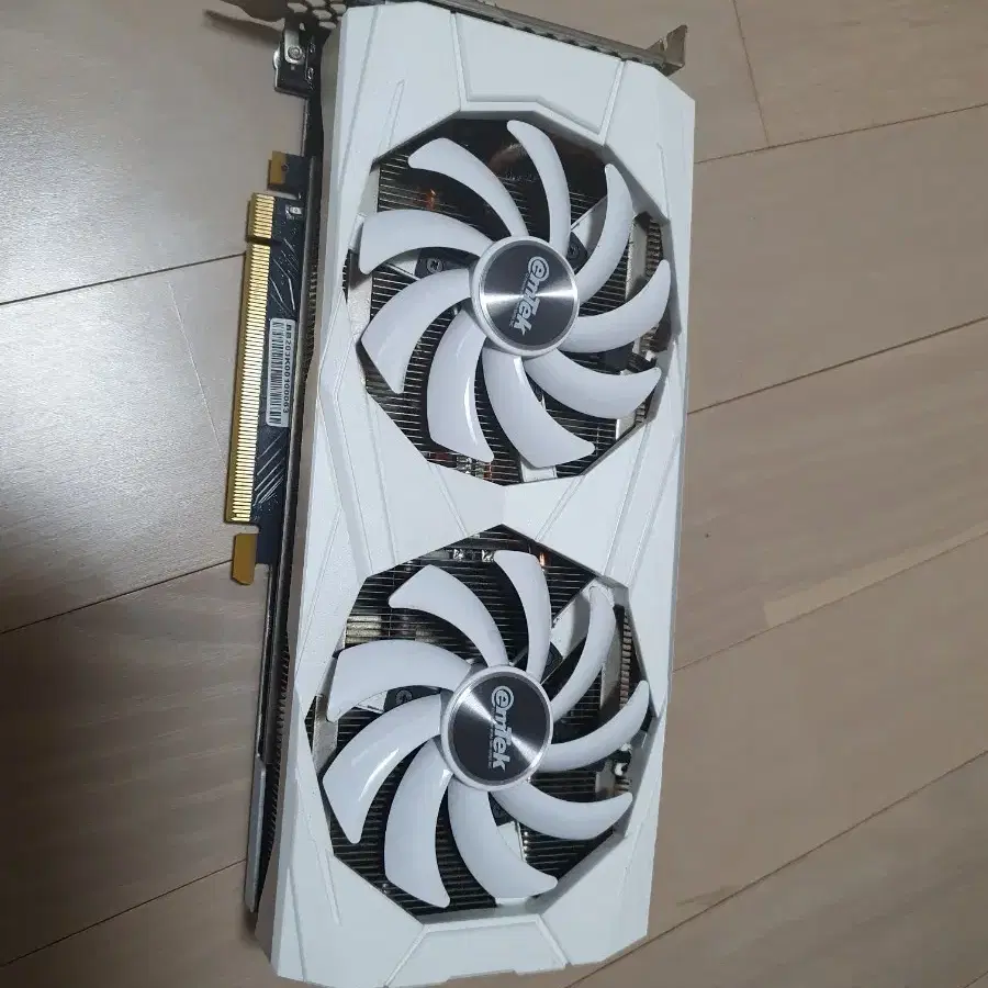 이엠텍 지포스 gtx1660 ti 화이트