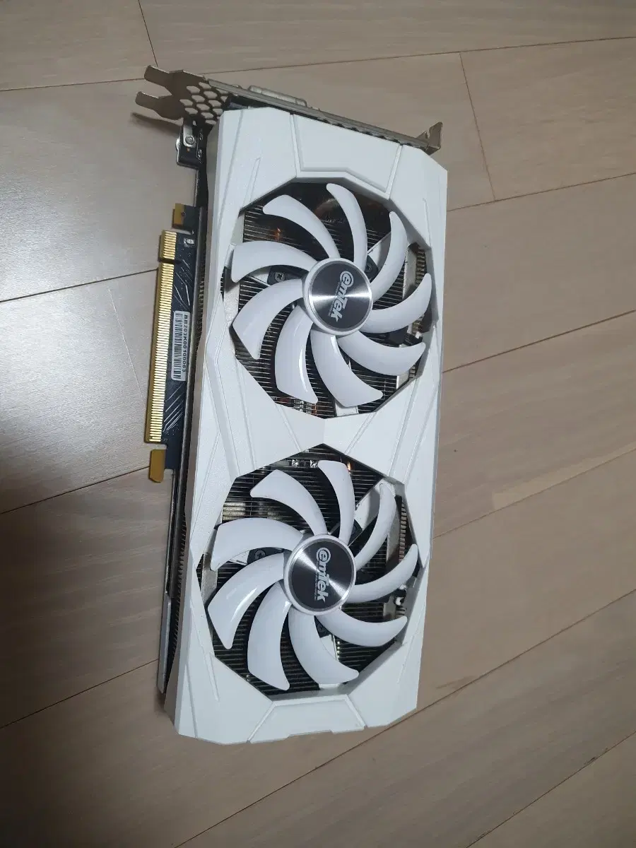 이엠텍 지포스 gtx1660 ti 화이트