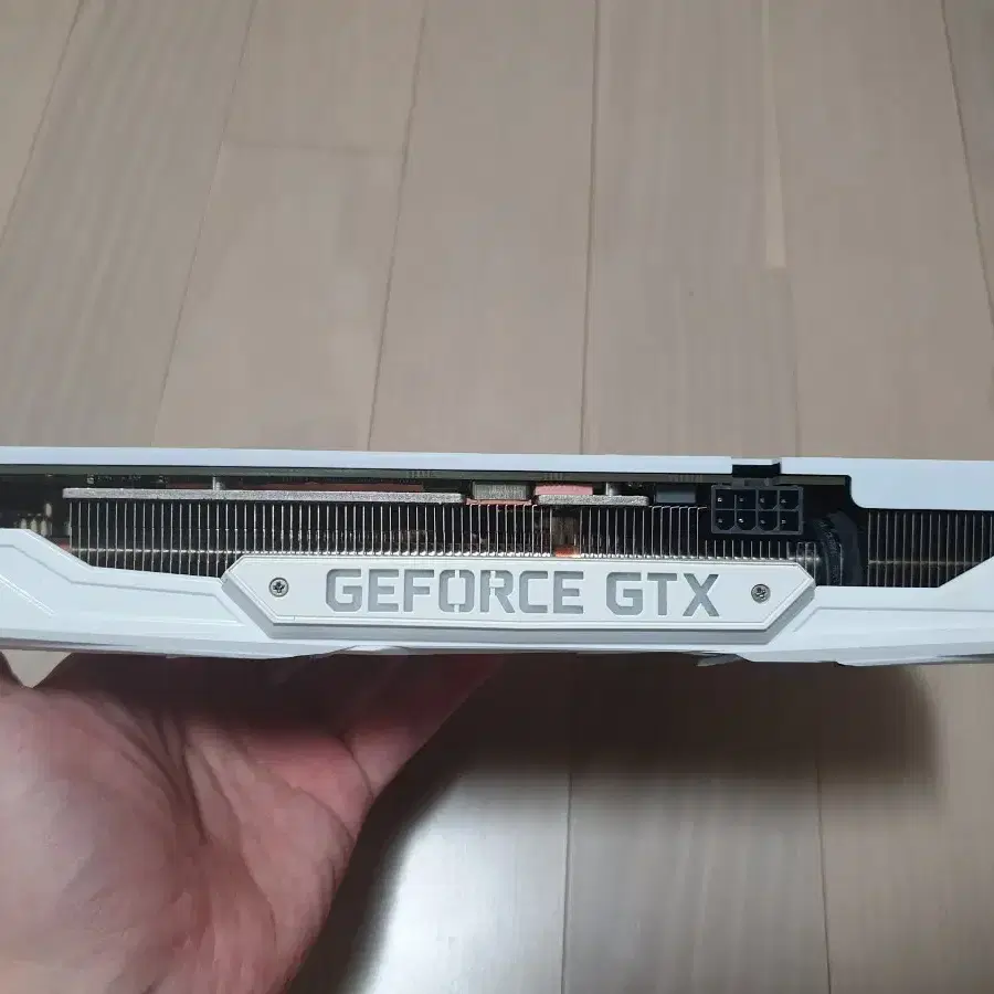 이엠텍 지포스 gtx1660 ti 화이트