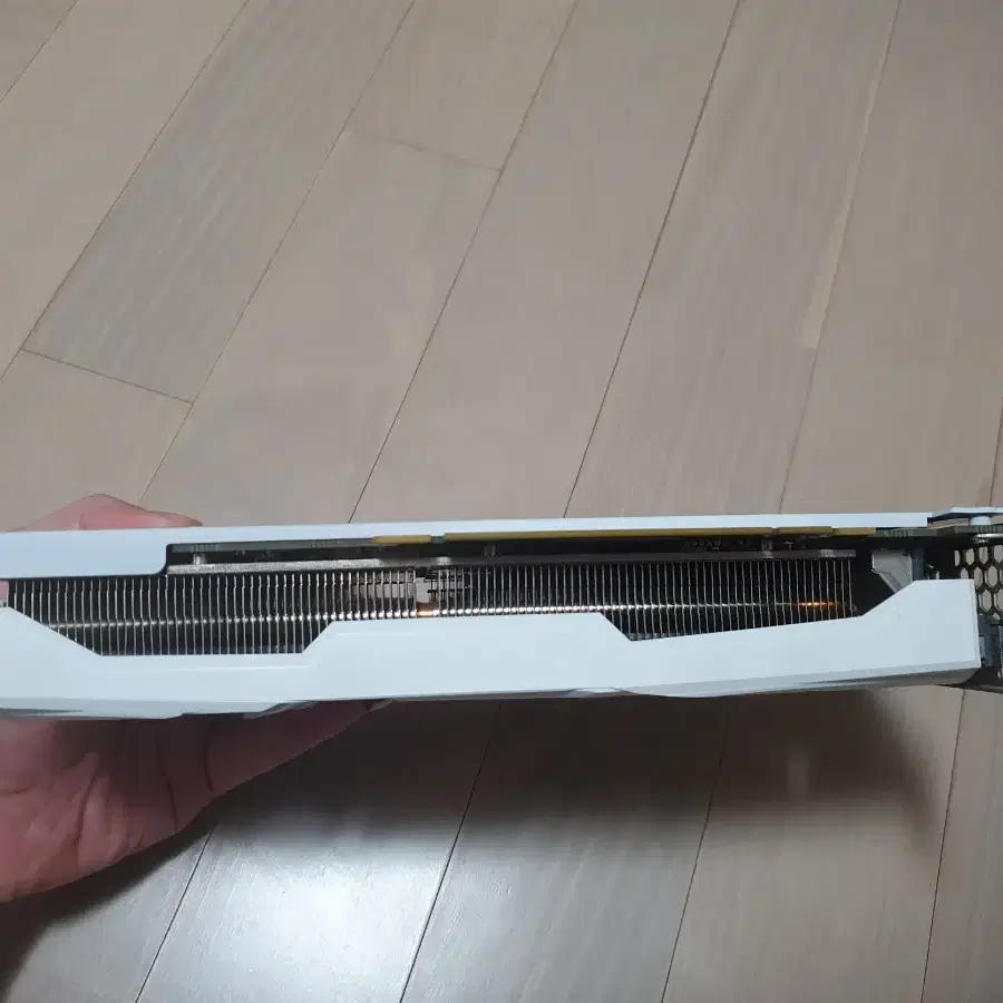 이엠텍 지포스 gtx1660 ti 화이트