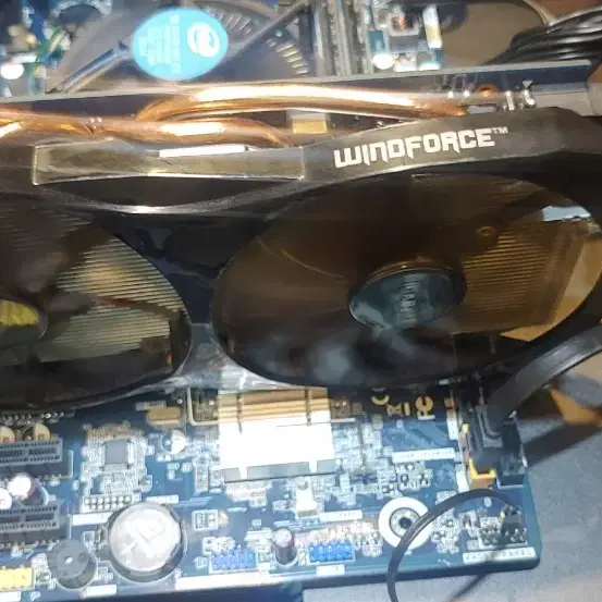 기가바이트GTX560  1G 윈드포스