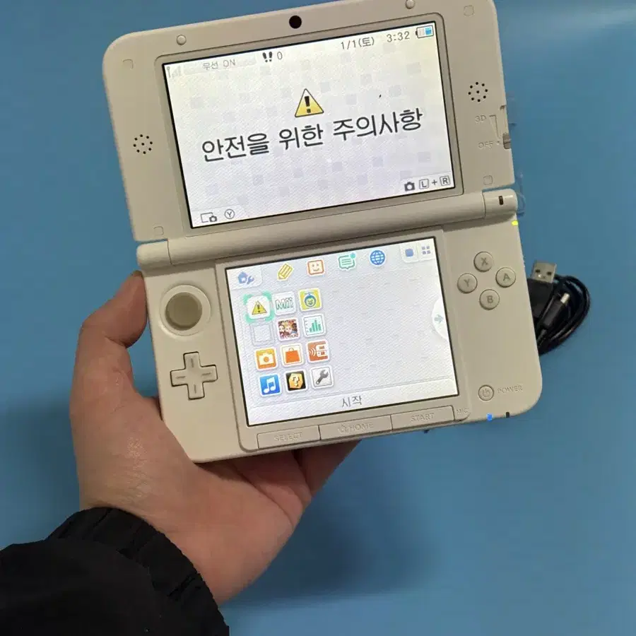 닌텐도 3DSXL 화이트 (국내정발 , 풀구성 , 작동이상무)