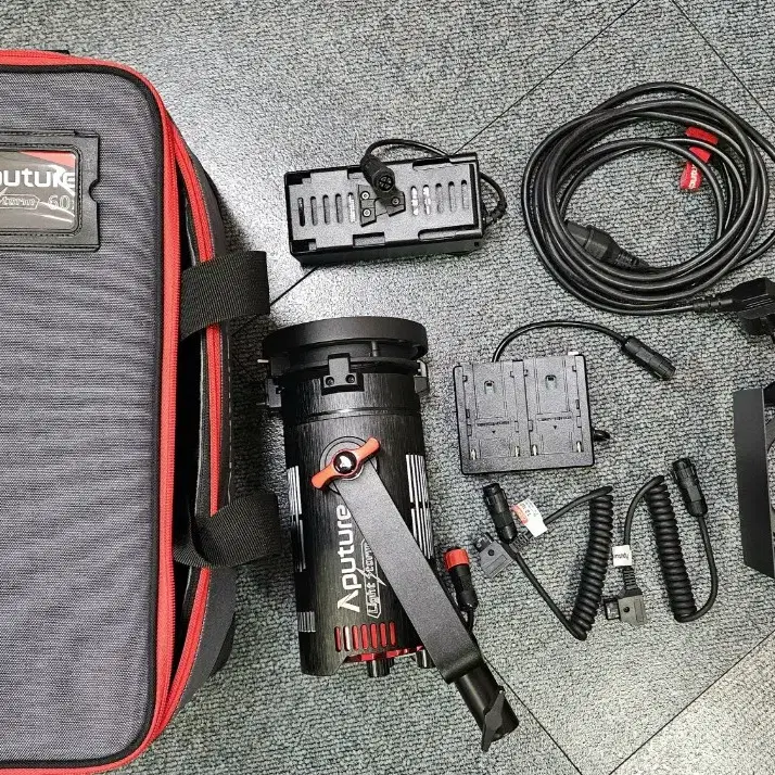 APUTURE 어퓨처 Light Strom 60X  LS 60X 촬영조명