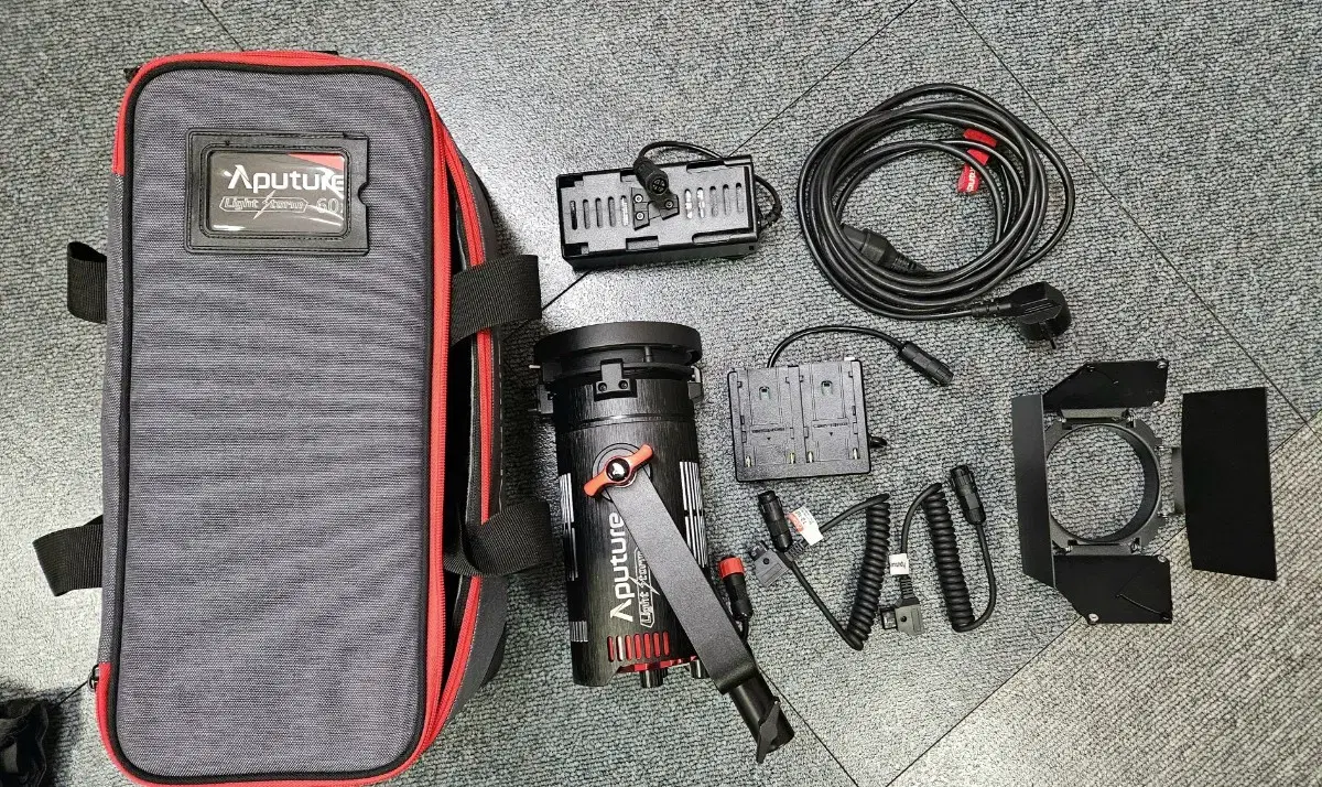 APUTURE 어퓨처 Light Strom 60X  LS 60X 촬영조명