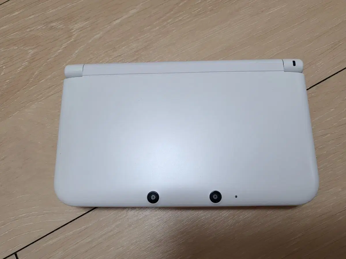 닌텐도 3DS XL 화이트 팝니다. + 칩(튀동숲, 마리오2)