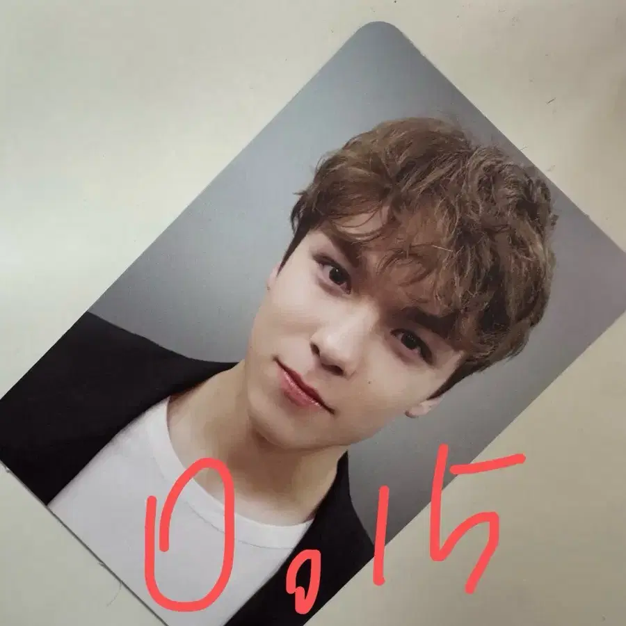 세븐틴 버논 2019 시그 포카입니다!