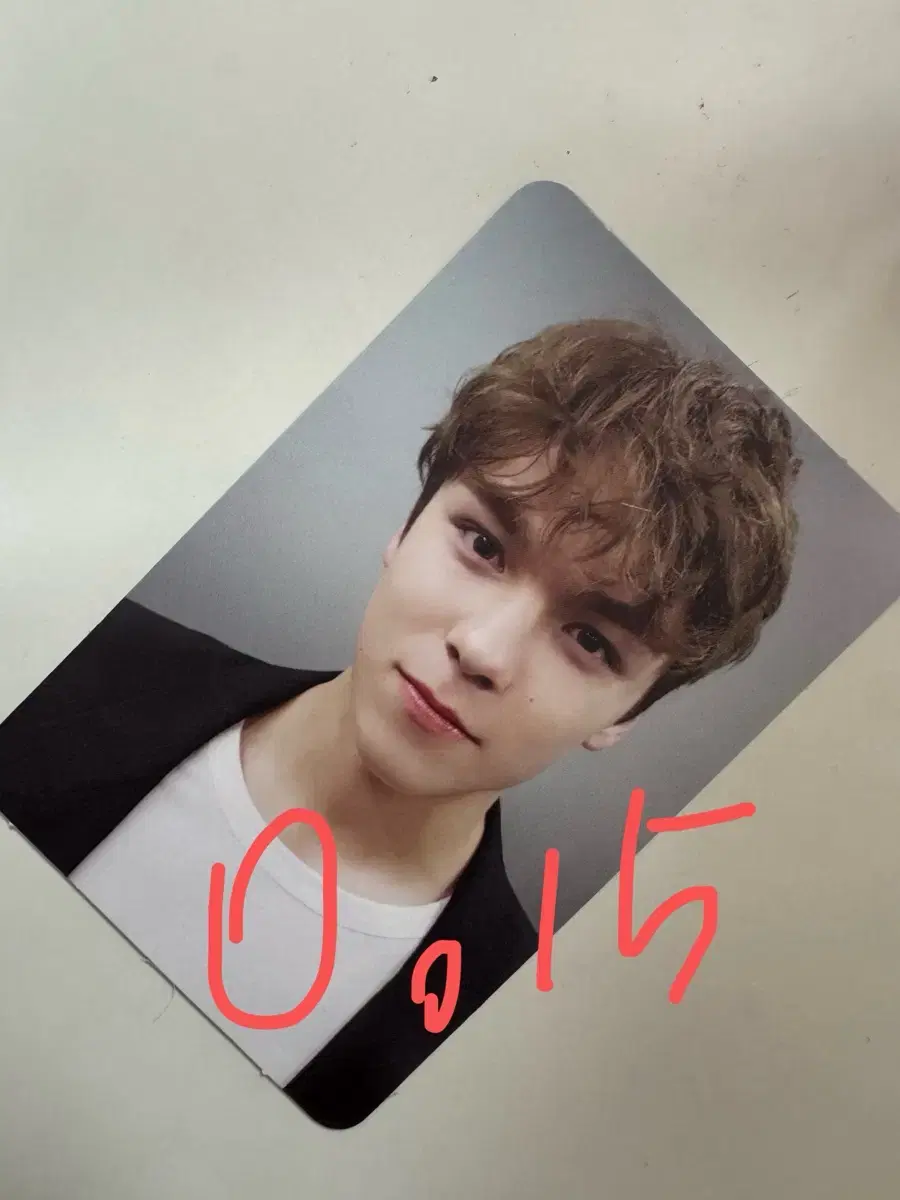 세븐틴 버논 2019 시그 포카입니다!