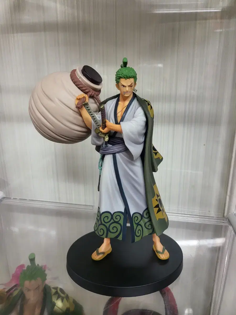 (Genuine/Diorama) Jo holding a sake barrel ONE PIECE FIGURES