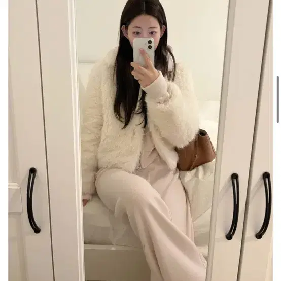 제니오 white fluffy fur jacket ivory 퍼자켓