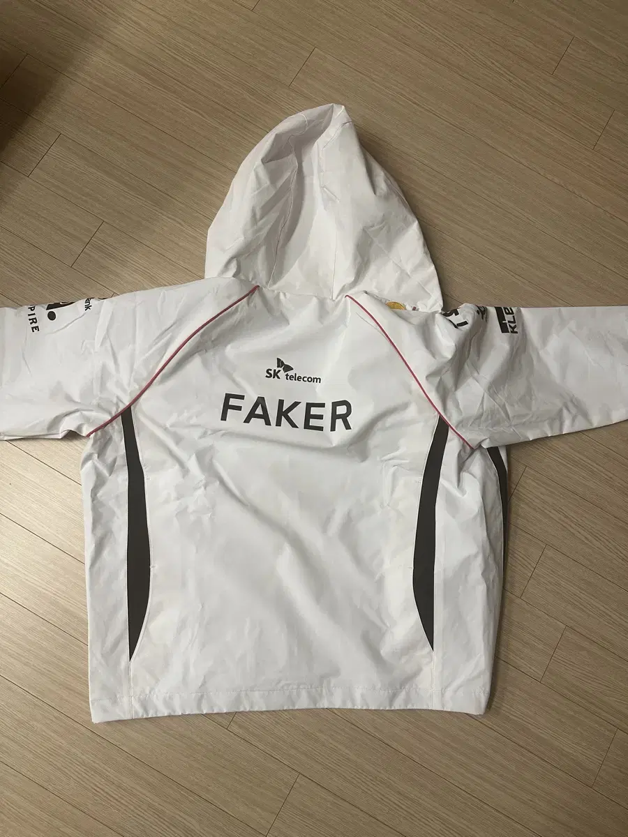 T1 2024 worlds jacket m size (faker 마킹)