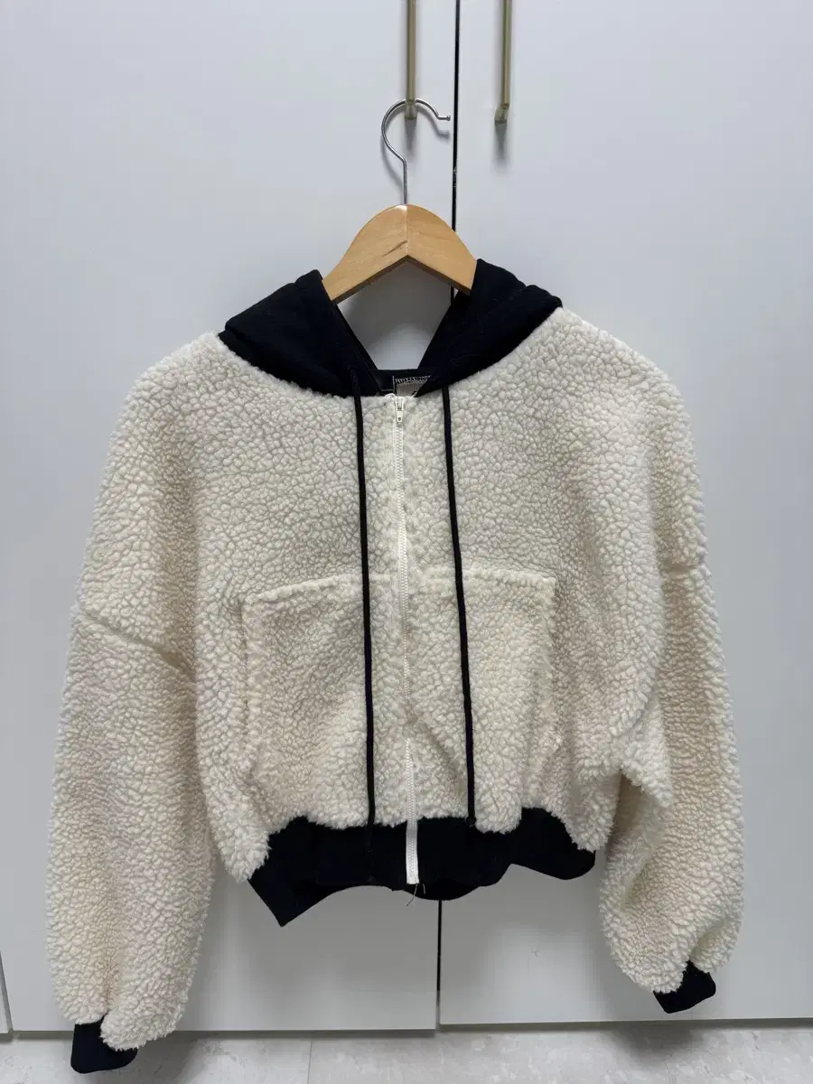 Sheep's wool cropped hoodie