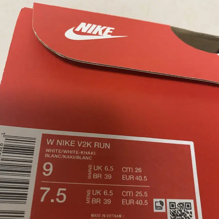 나이키 NIKE V2K RUN 260mm 화이트 카키 메탈릭 실버 새상품