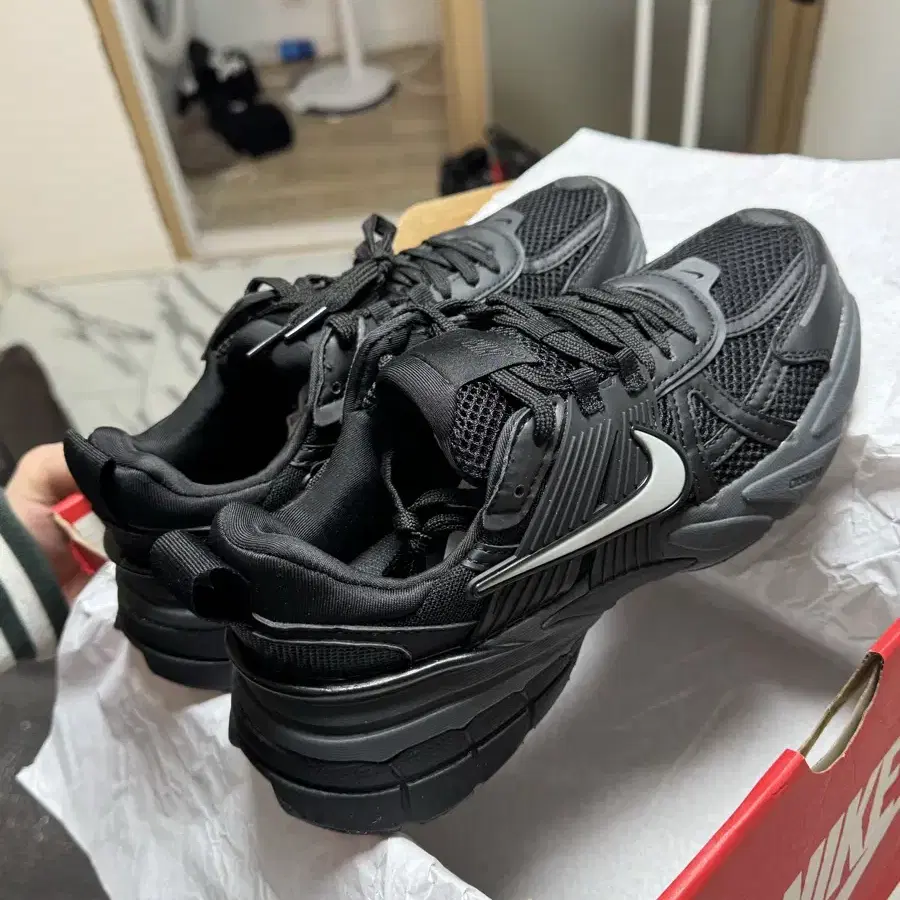 나이키V2K Run Black Anthracite BLACK NOIR