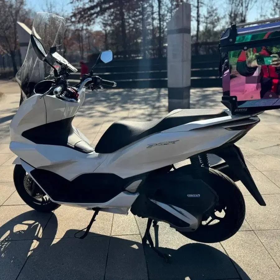 혼다 pcx125 22년 abs 화이트컬러 팝니다