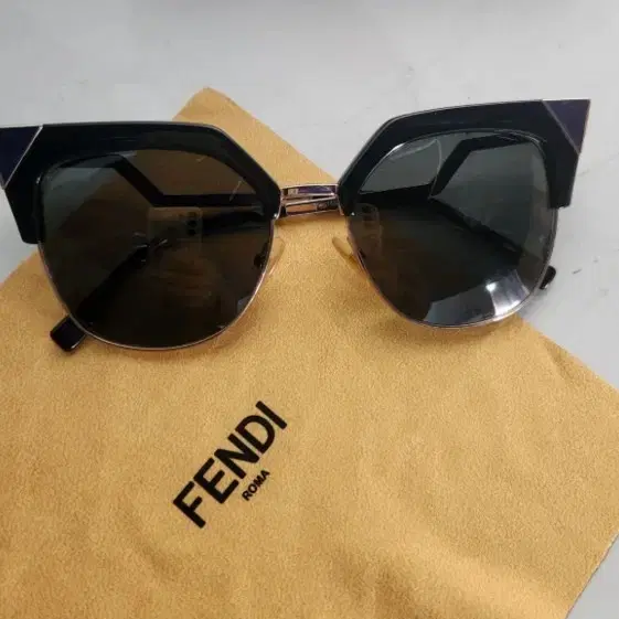 FENDI  펜디  정품  선글라스