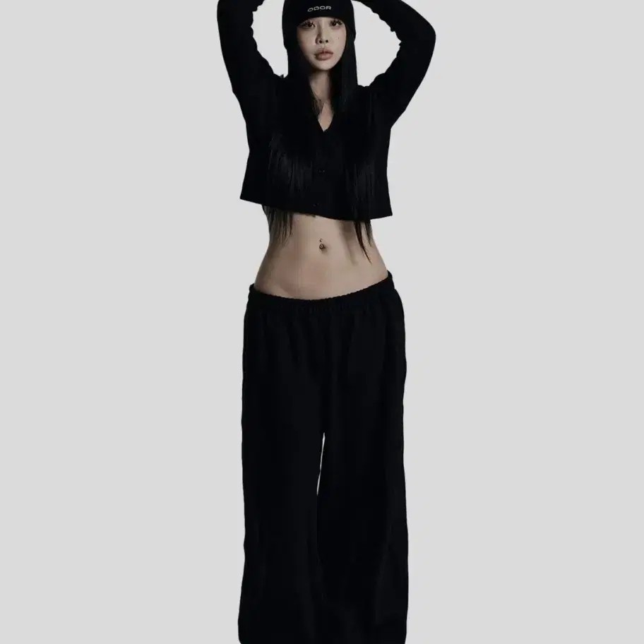 오도어 Molly wide jogger in black