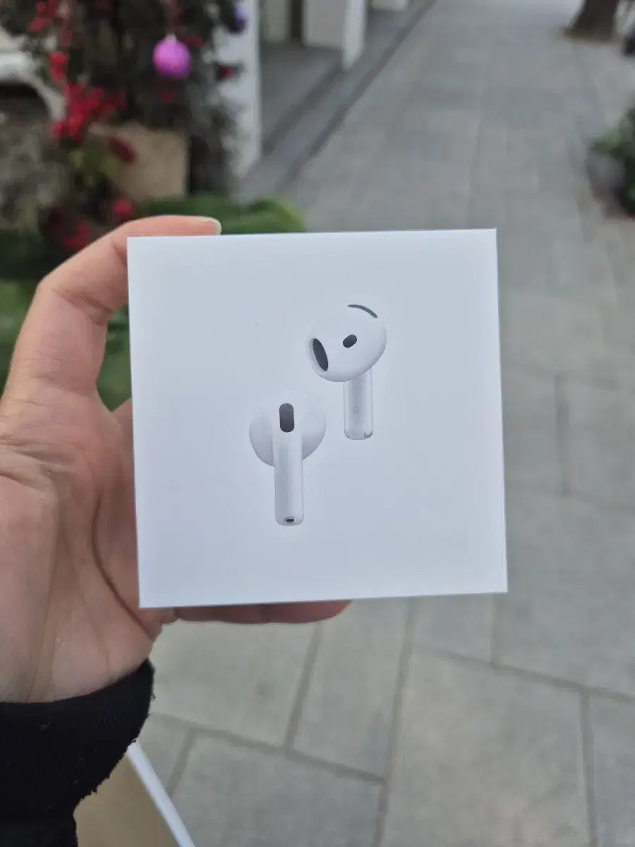 AirPods 4 Active Noise Canceling