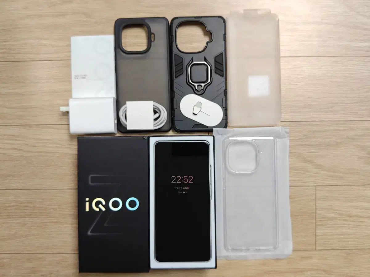 Vivo iQOO Z9 Turbo 화이트색상 35만원에 팝니다.