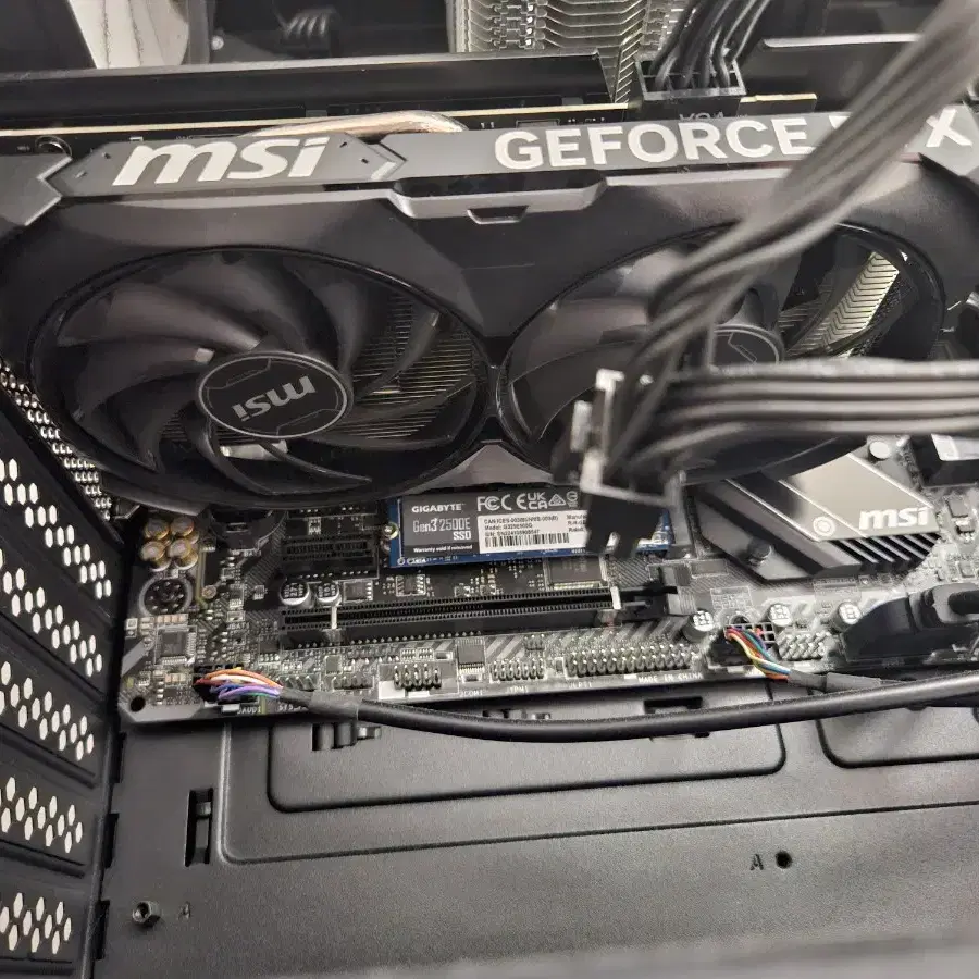 MSI RTX 4060 Ti Ventus 2X 16GB 팝니다.