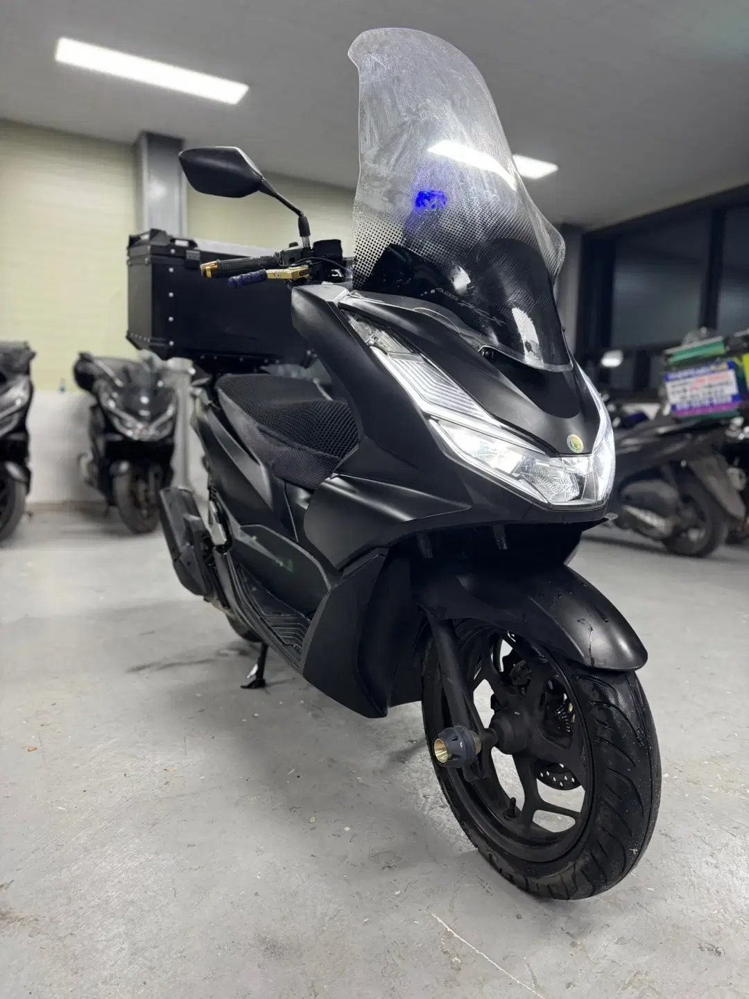 21년식 혼다 PCX125 ABS모델 2만Km 짧은키로수 판매합니다.