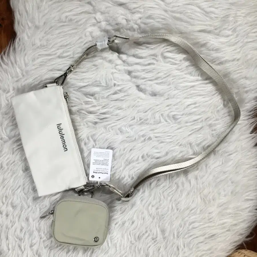 (새상품)룰루레몬 파우치 슬링백 Dual Pouch Sling Bag