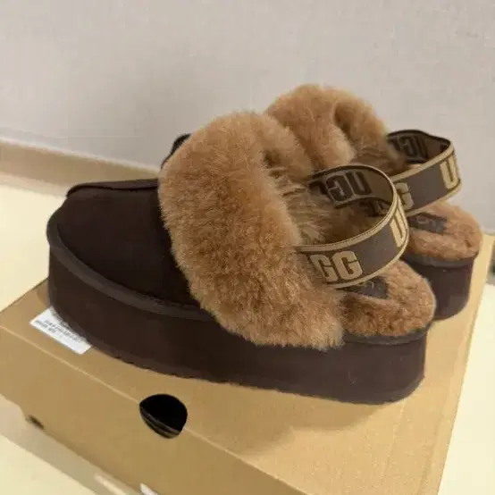 어그 ugg 정품 플렛폼 통굽 펀케트 (거의새상품) US7