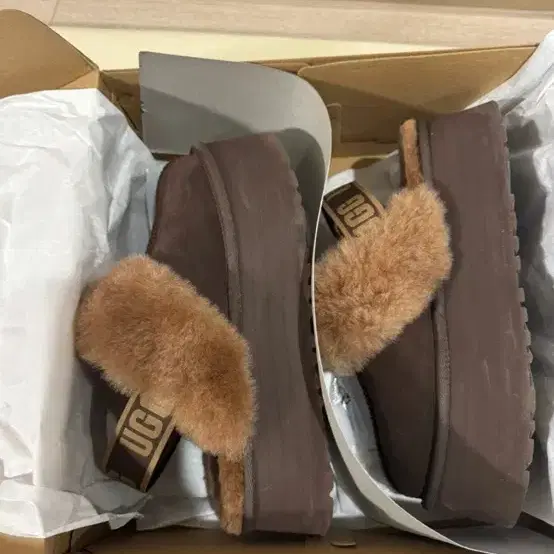 어그 ugg 정품 플렛폼 통굽 펀케트 (거의새상품) US7