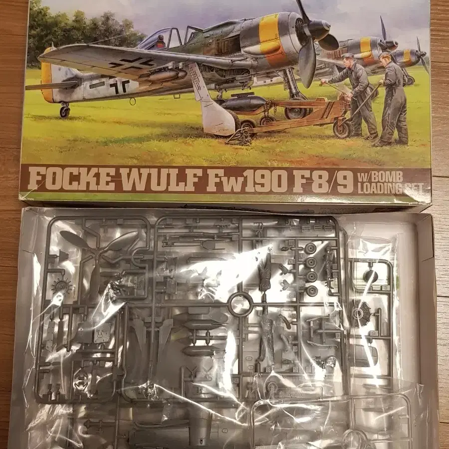 타미야 1/48 Fw-190F + 지상근무요원 새제품