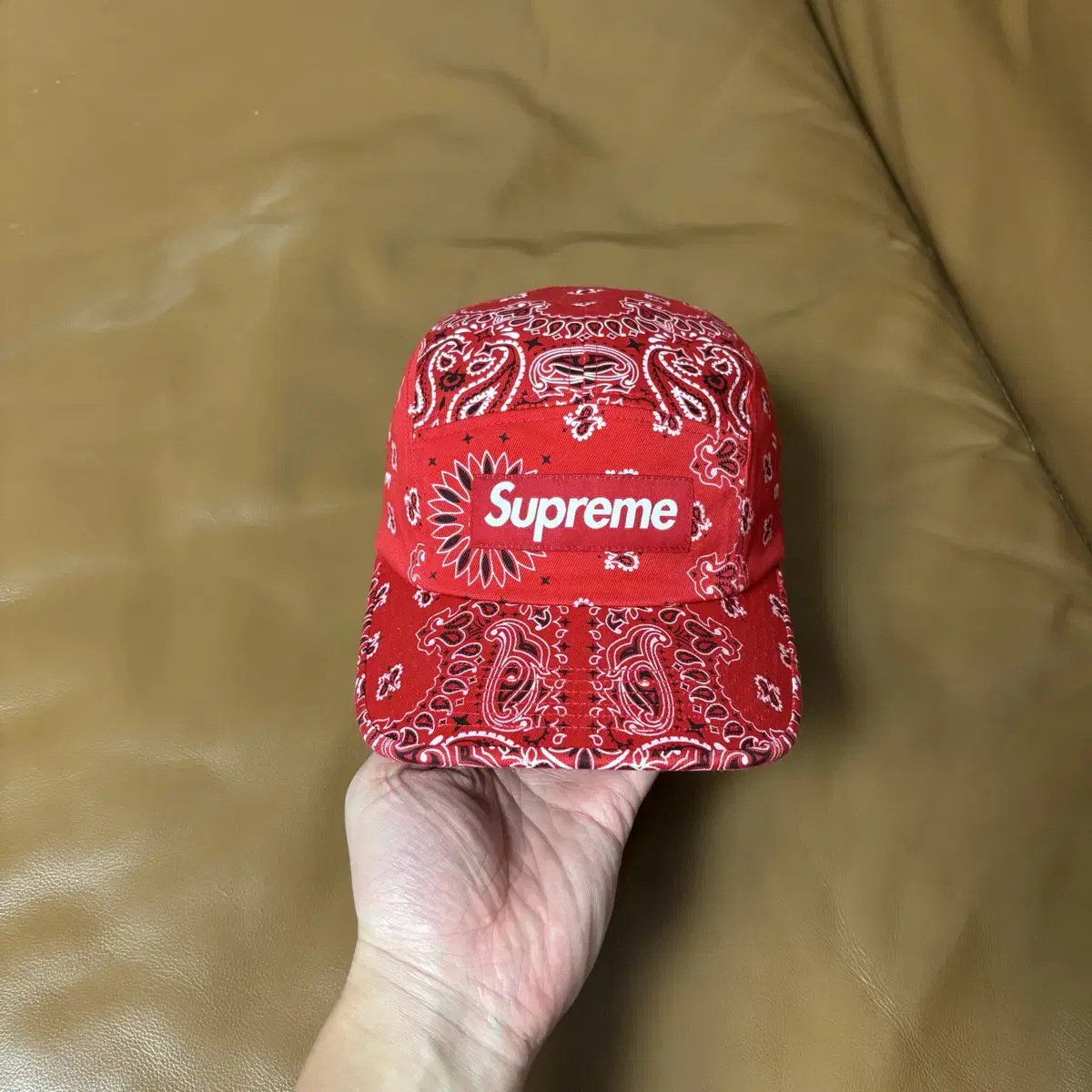 Supreme 슈프림 반다나 레드 캠프캡 모자 (Bandana Red)