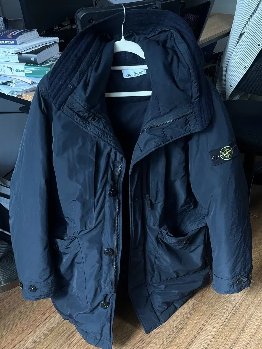 스톤 아일랜드 마이크로 랩스 다운 navy XL