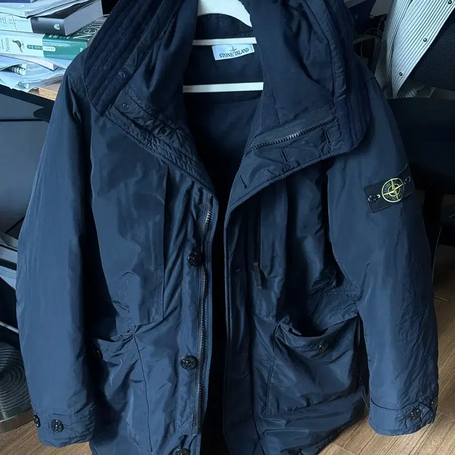 스톤 아일랜드 마이크로 랩스 다운 navy XL