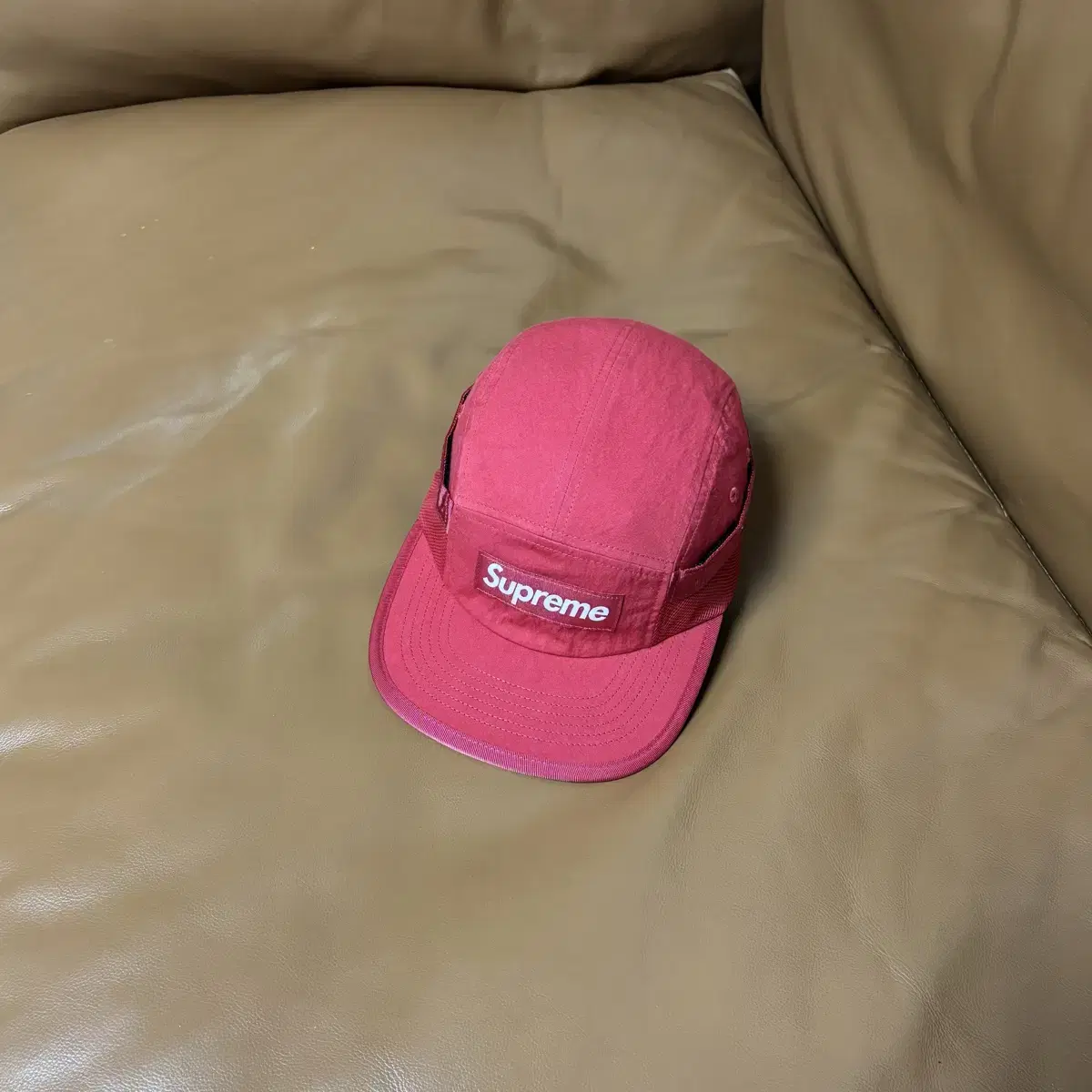 Supreme 슈프림 레드 캠프캡 모자 (Side Panel Red)