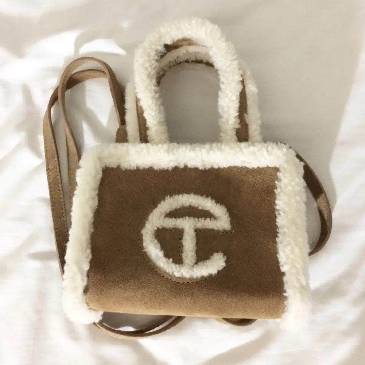 Telfar x UGG 어그 미니 스몰 쇼핑백 체스트넛