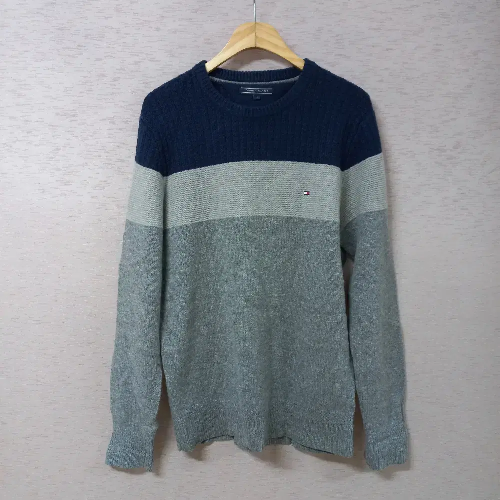 1-25/Tommy Hilfiger Gray Knit Tee Men