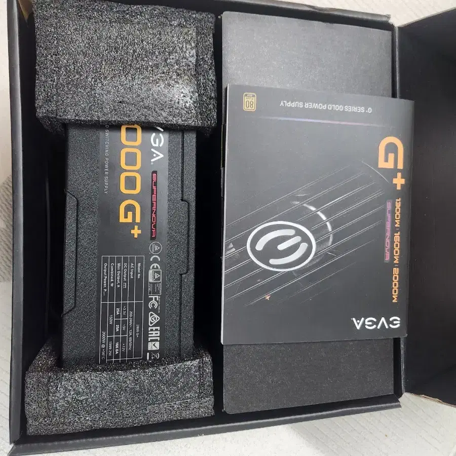 EVGA 최상급 2000G+상태민트급 급처합니다네용참고