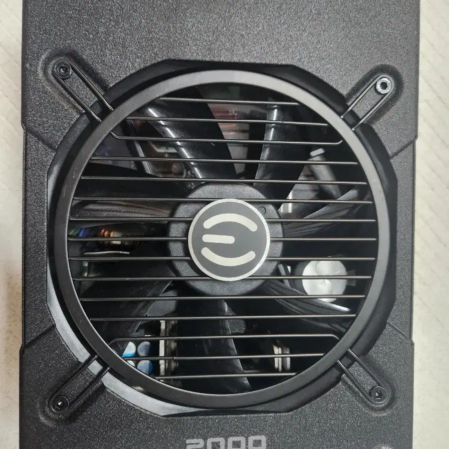 EVGA 최상급 2000G+상태민트급 급처합니다네용참고