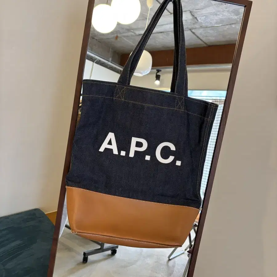 apc 아페쎄 악셀토트백