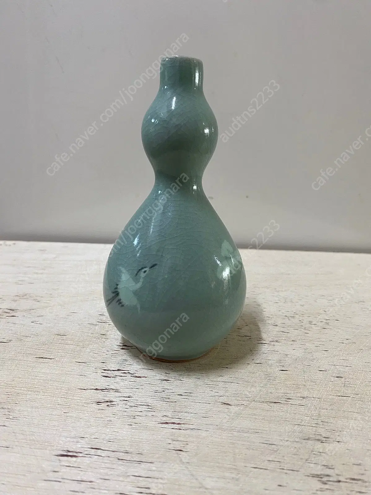 Pretty celadon with a crane in the shape of a horn/ Yo316