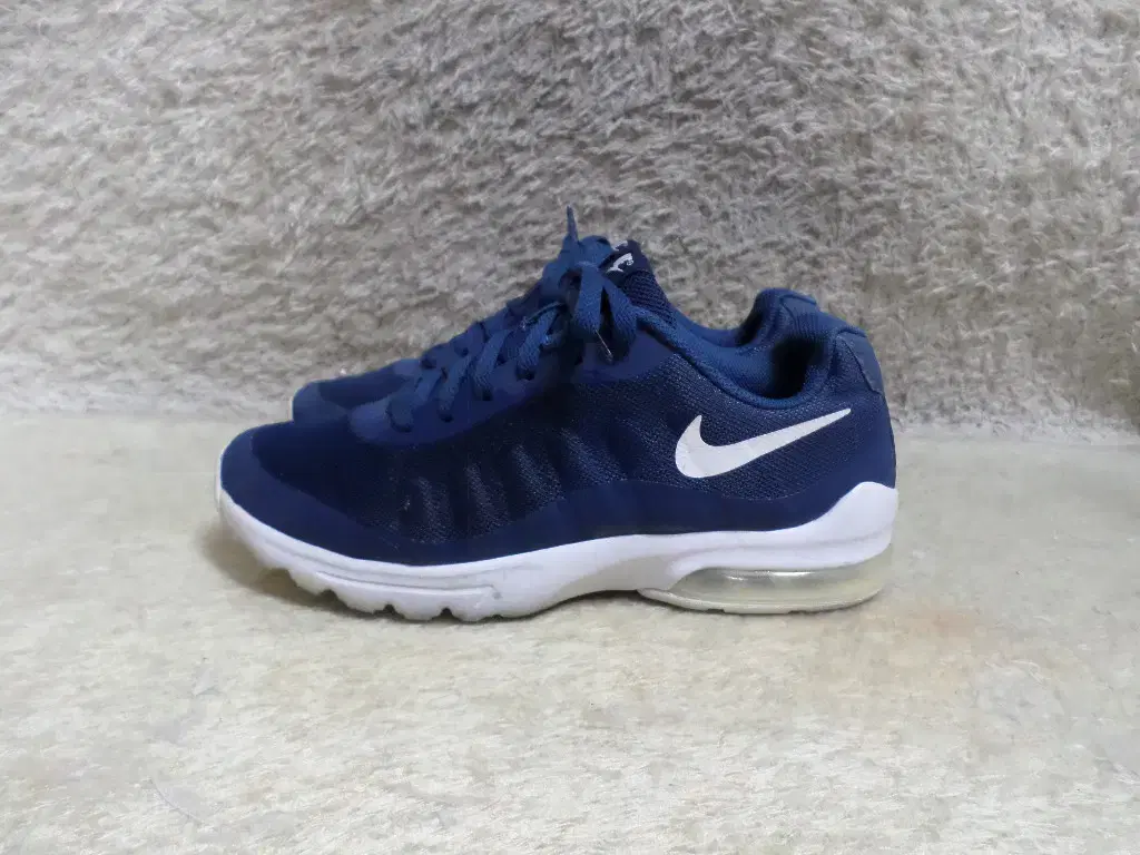 FLUROUGUE 250 Nike Air Max Invigo Navy Sneakers Used Shoes