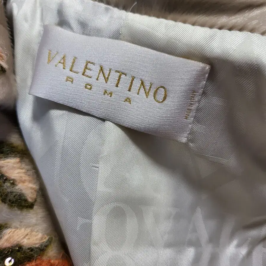 발렌티노 valentino)송치 자수 포인트 럭셔리 자켓