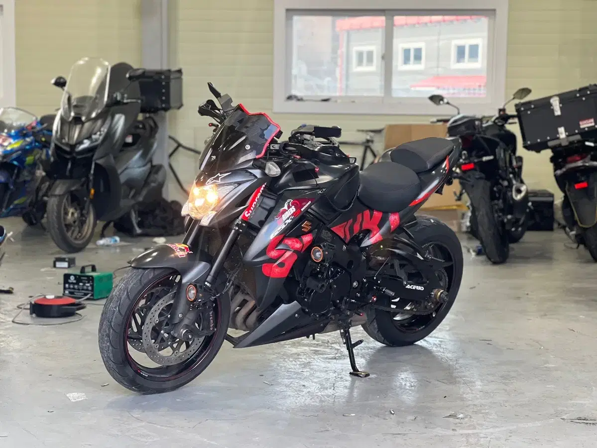 스즈키 gsxs1000 18년식 6만km 튜닝 잘된 차량 판매합니다.