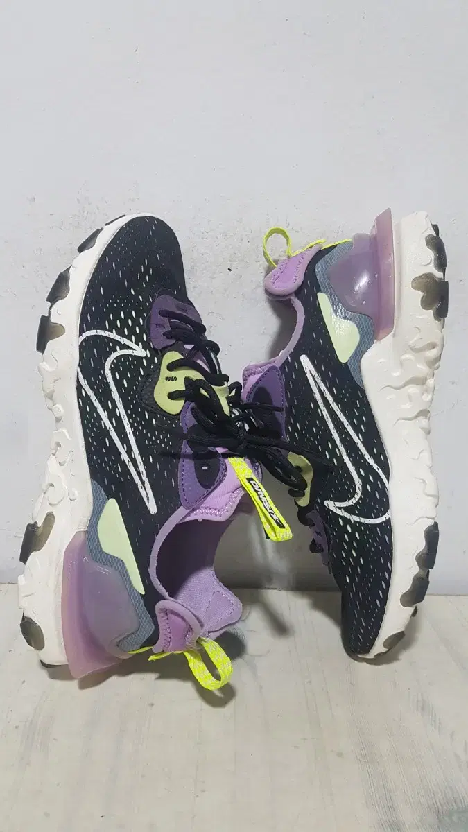 Price: 250-255 A-class NIKE REACT Vision Lightweight Cushioned Shoes!