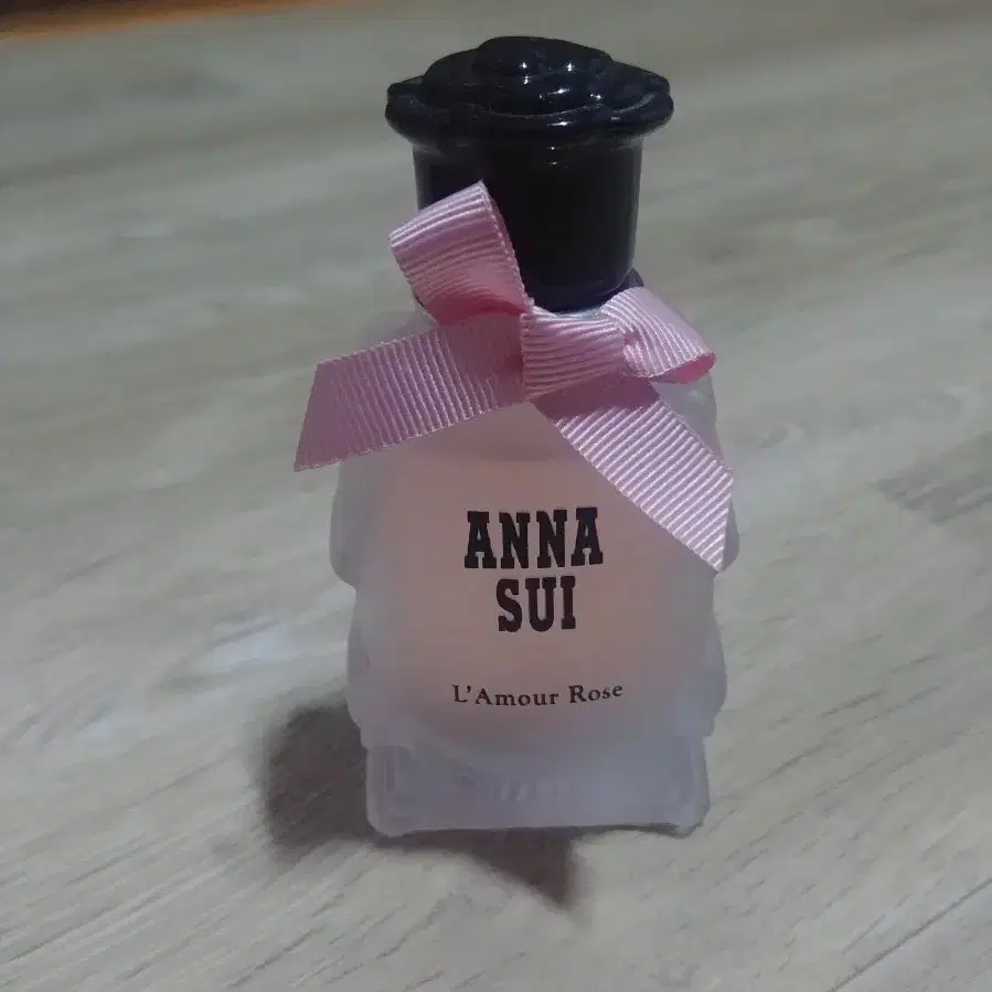 여성향수 안나수이 라무르로즈 오드트왈렛 EDT 30ml (몇번만 뿌림)