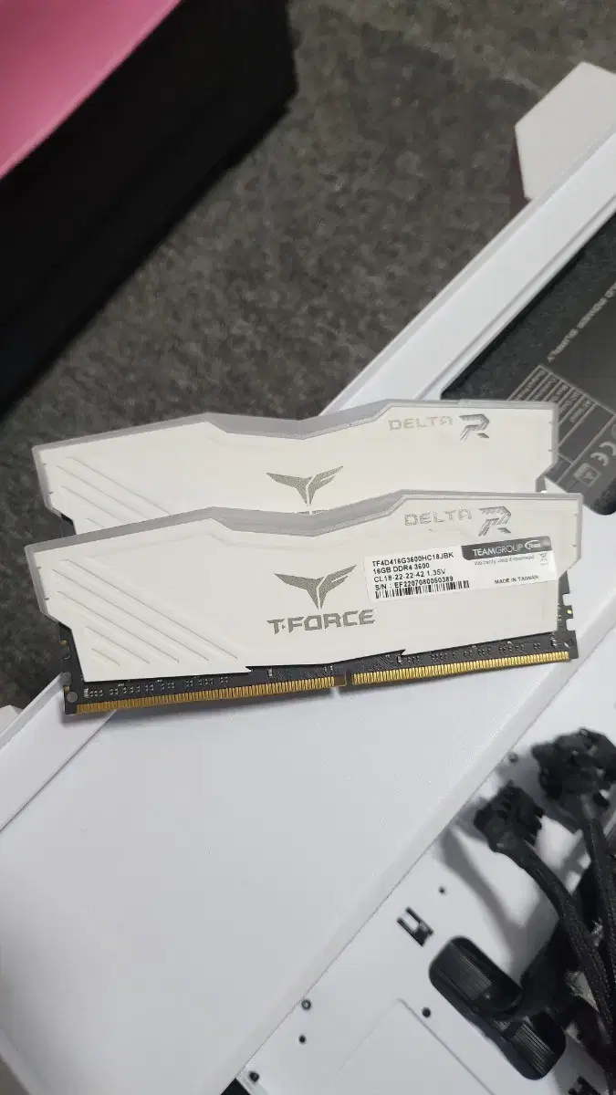 팀그룹 램메모리 ddr4-3600 CL18 16GB 2개