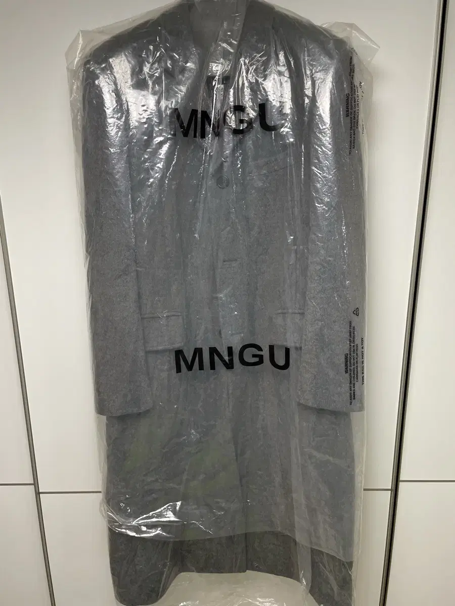 MNGU Chesterfield Court Gray L