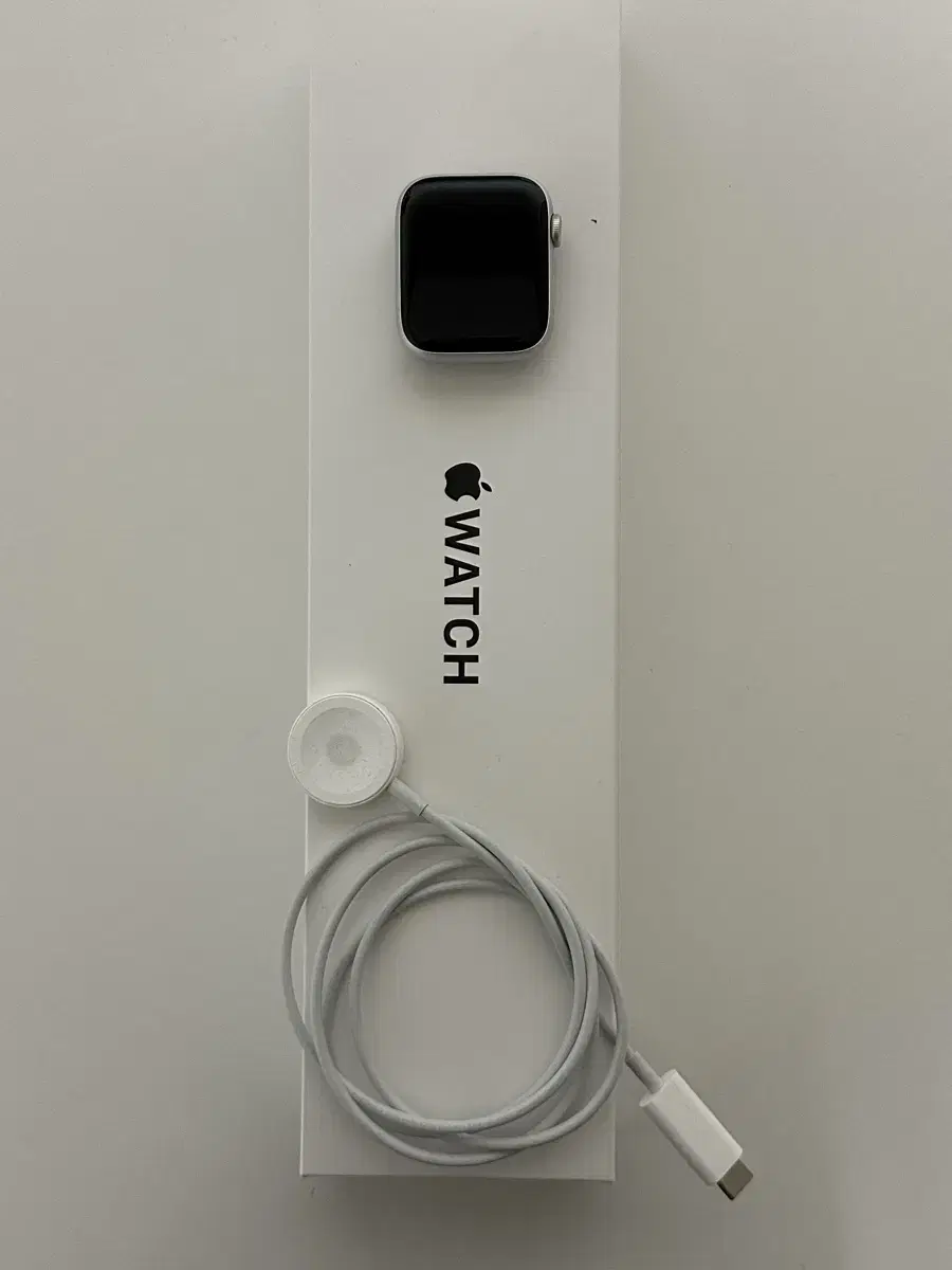 Apple Watch SE 2 44mm White Strap