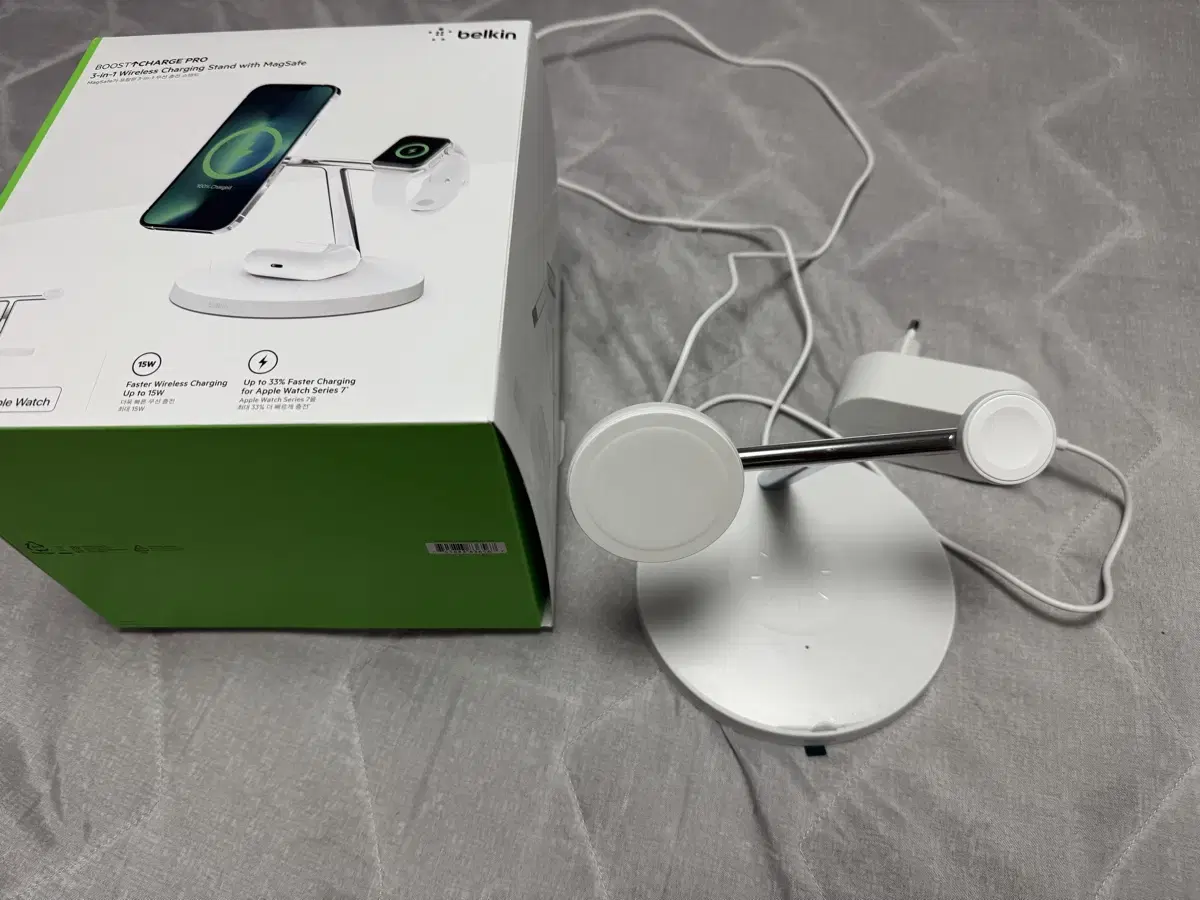 Belkin BoostUp Pro 3-in-1 MaxSafe 15W iPhone Wireless Charging Stand