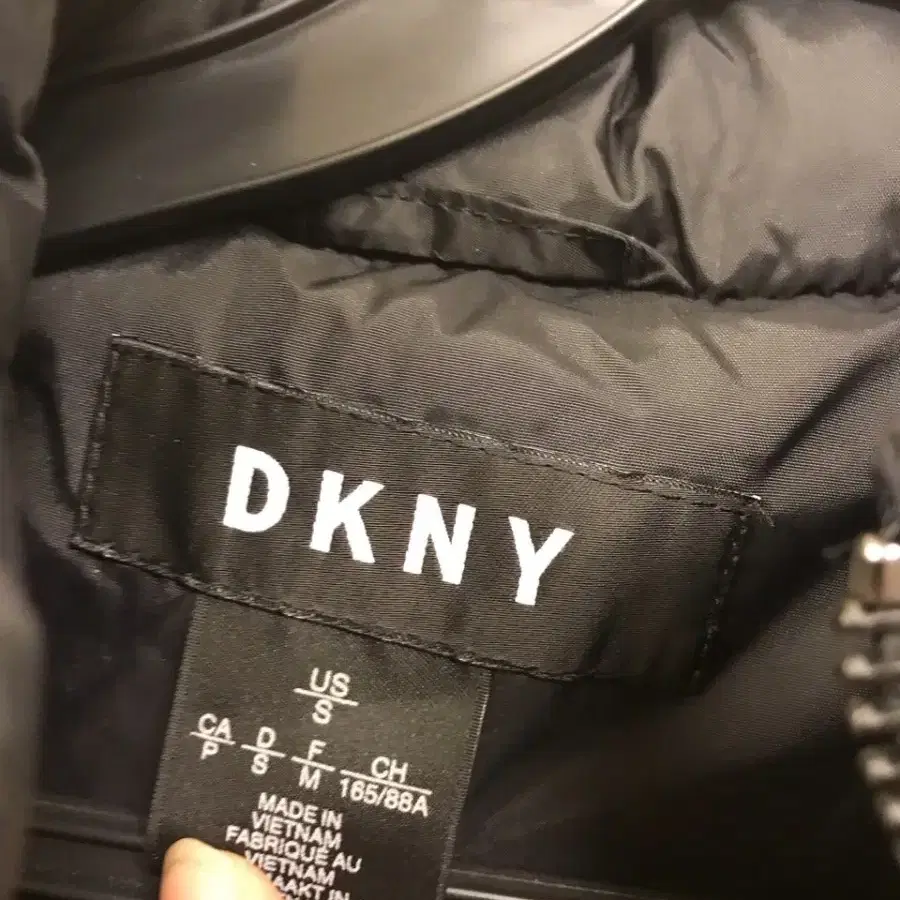 (새거) DKNY 퍼후드 푸퍼패딩