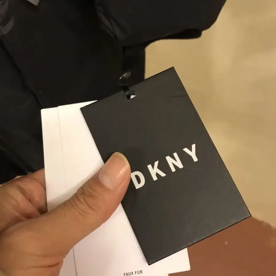 (새거) DKNY 퍼후드 푸퍼패딩